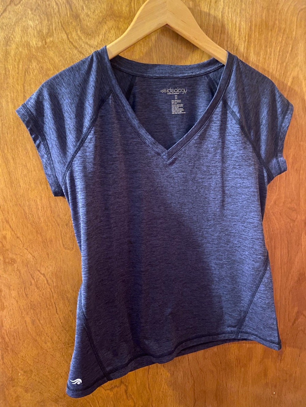 Ideology Blue Women's V-Neck Athletic Tee Size Medium